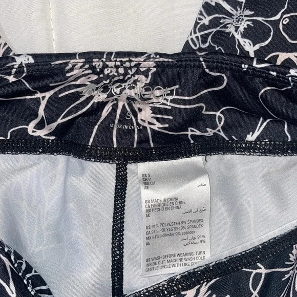 Girl Zip Up Hoodie w/Jogger Pants/Capri Bundle (2) - Size 6X - Picture 12 of 12